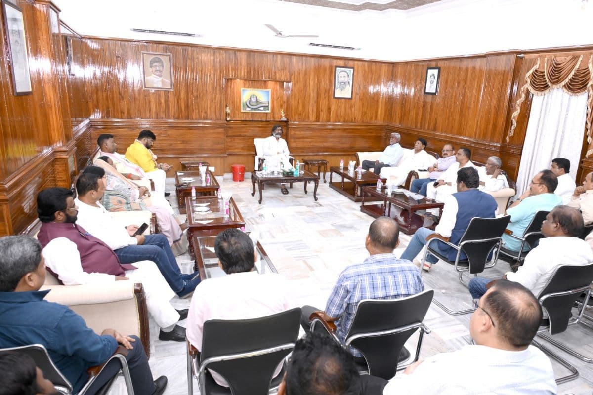 Transfer Posting Postponed: झारखंड के 61 BDO का तबादला स्थगित, सीएम हेमंत सोरेन के समक्ष विधायकों ने जतायी थी आपत्ति