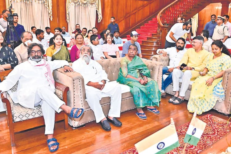 जब हेमंत सोरेन का जन्म हुआ, देश में लगा था आपातकाल, घर पर नहीं थे शिबू सोरेन