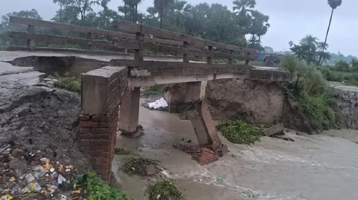Bridge Collapsed: सारण में ढह गया 15 साल पुराना पुल, बिहार में 15 दिनों के भीतर ध्वस्त हो गये 10 पुल