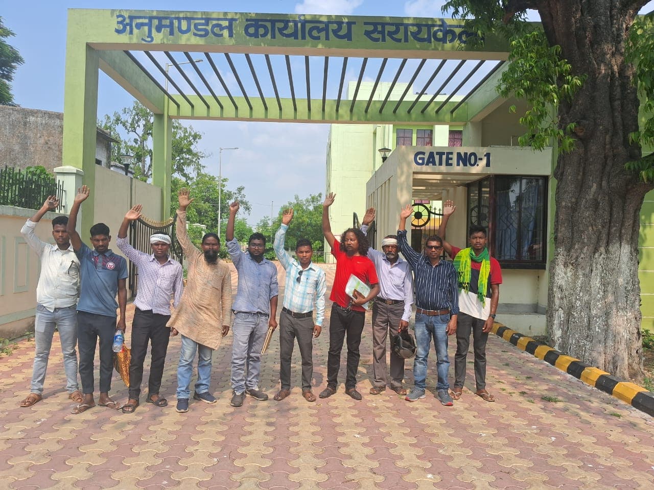 धरना प्रदर्शन पर बैठने से रोकना को ग्रामीणों ने बताया लोकतांत्रिक व्यवस्था का हनन