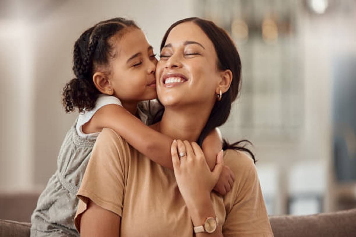 Parenting Tips: इन तरीकों से मजबूत होता है मां और बच्चे का संबंध