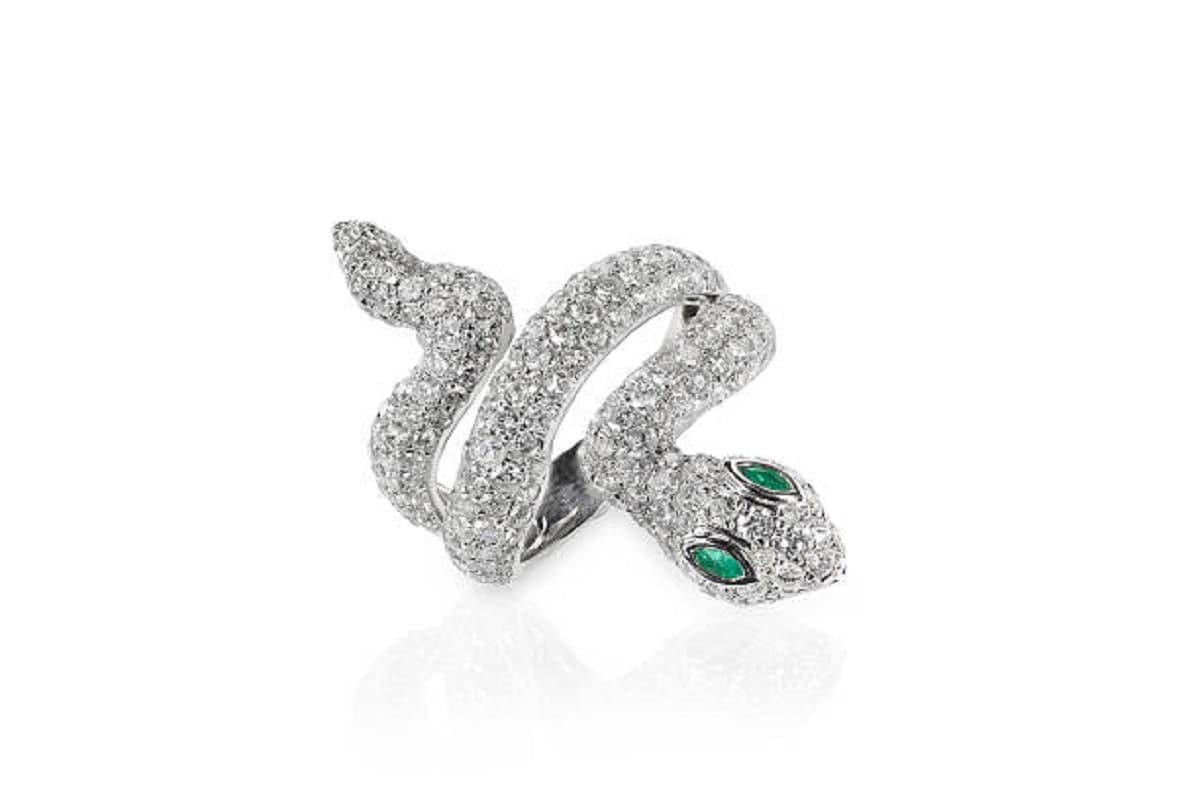 Trendy Ring: जानिए किन दोषों को दूर करती है सांप वाली अंगूठी