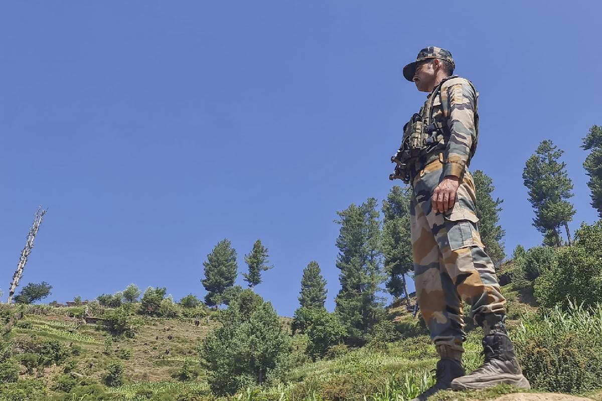 Jammu-Kashmir : आतंकियों के दो मददगारों को पुलिस ने कठुआ में दबोचा, अब ये उगलेंगे अपने साथियों के राज