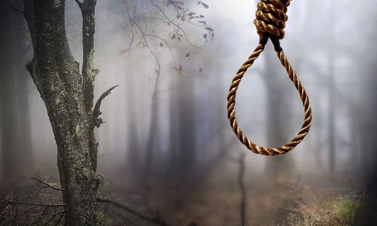 जमुई में पेड़ से लटका मिला पिता का शव, बेटे ने मां पर लगाया हत्या का आरोप… जमुई में पेड़ से लटका मिला पिता का शव, बेटे ने मां पर लगाया हत्या का आरोप…