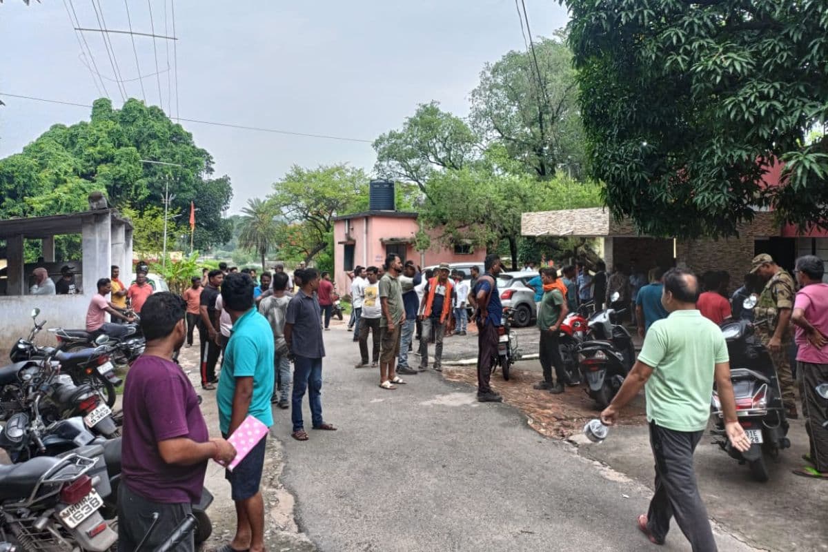 Crime News: एनके एरिया कोयला परियोजना के कांटा घर पर दिनदहाड़े फायरिंग, भाग रहे कौशल को लगी 2 गोलियां