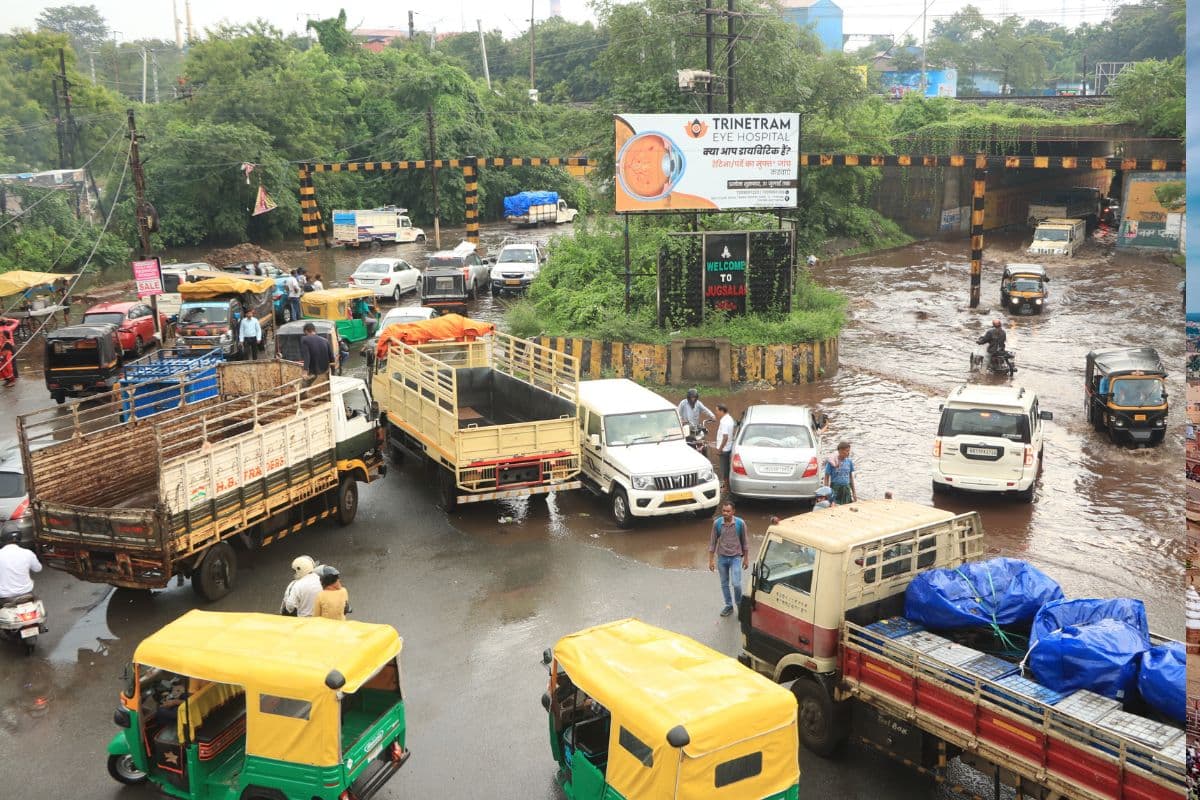 Jharkhand Weather: झारखंड के जमशेदपुर में जमकर हुई बारिश, एमजीएम अस्पताल में घुसा पानी, मरीजों की बढ़ी परेशानी