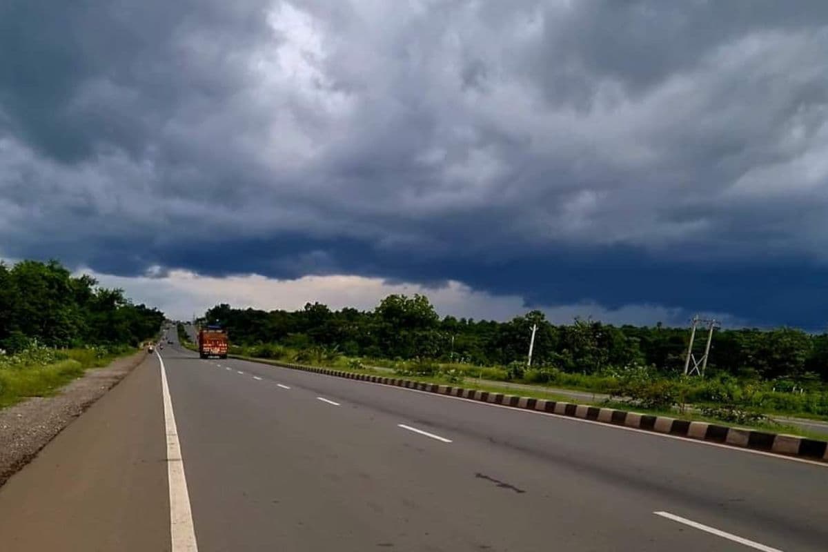 Jharkhand Weather: झारखंड में 1 अगस्त तक भारी बारिश, वज्रपात की आशंका, मौसम विभाग ने जारी किया येलो अलर्ट