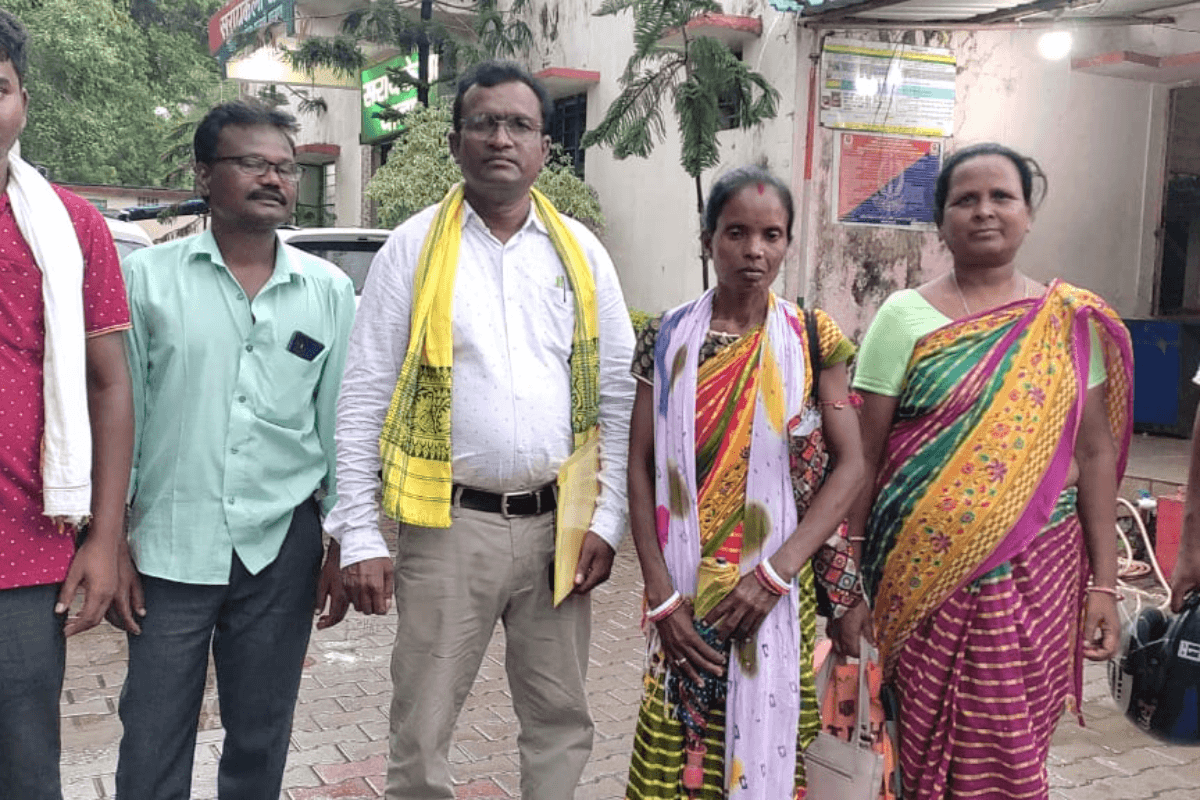 झारखंड : महिला ने पति से मांगा भरण पोषण के लिए पैसे, गांव ने किया परिवार का बहिष्कार, क्या है मामला