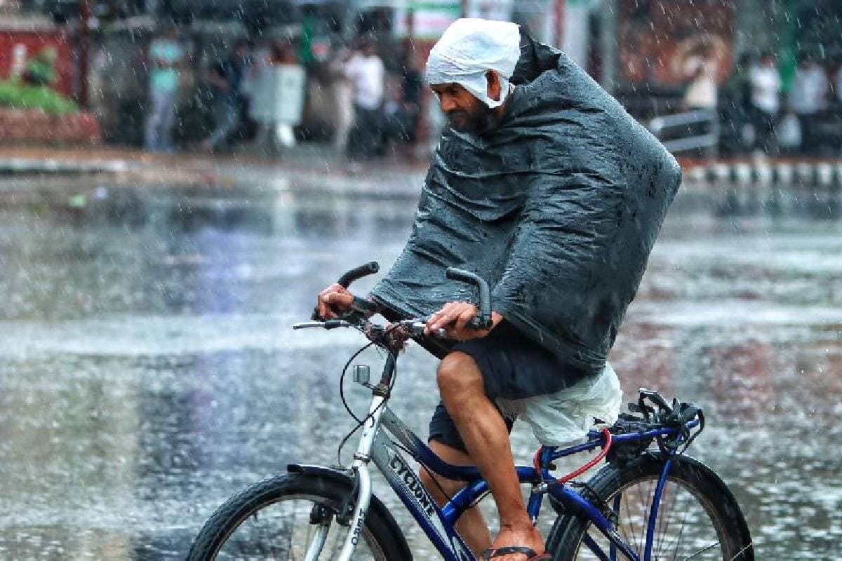 Kal Ka Mausam: बंगाल की खाड़ी में लो प्रेशर, इन राज्यों में होगी भारी बारिश, मौसम विभाग का अलर्ट