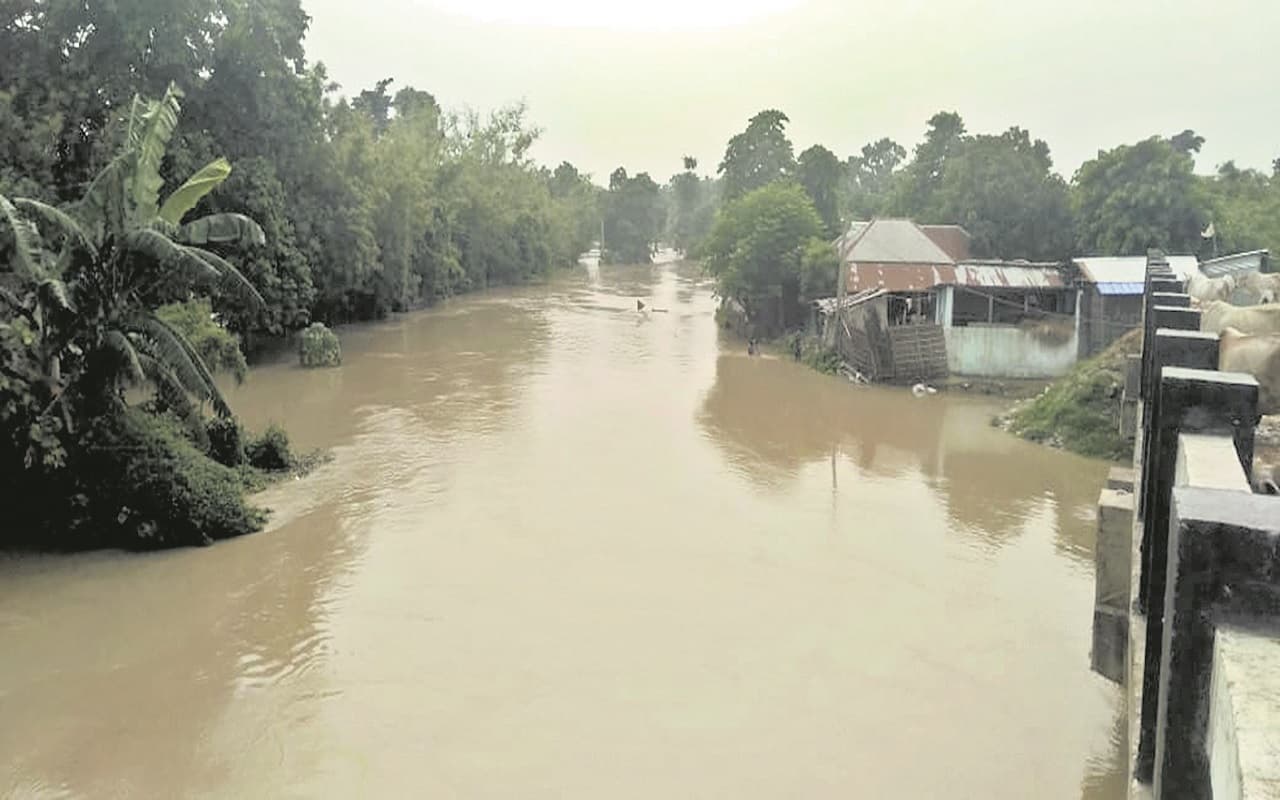 Water Scarcity in Bihar: पानी के बीच प्यासे लोग,गंगा किनारे बसे मोहल्लों में पेयजल संकट