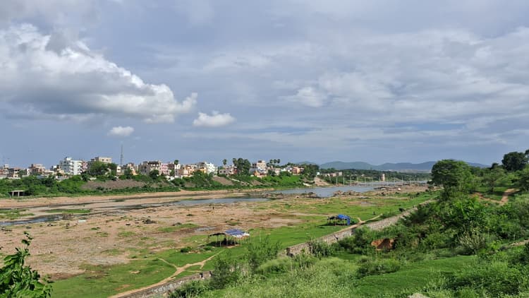 जमशेदपुर में खरकई नदी का घटता जलस्तर: एक गंभीर संकट