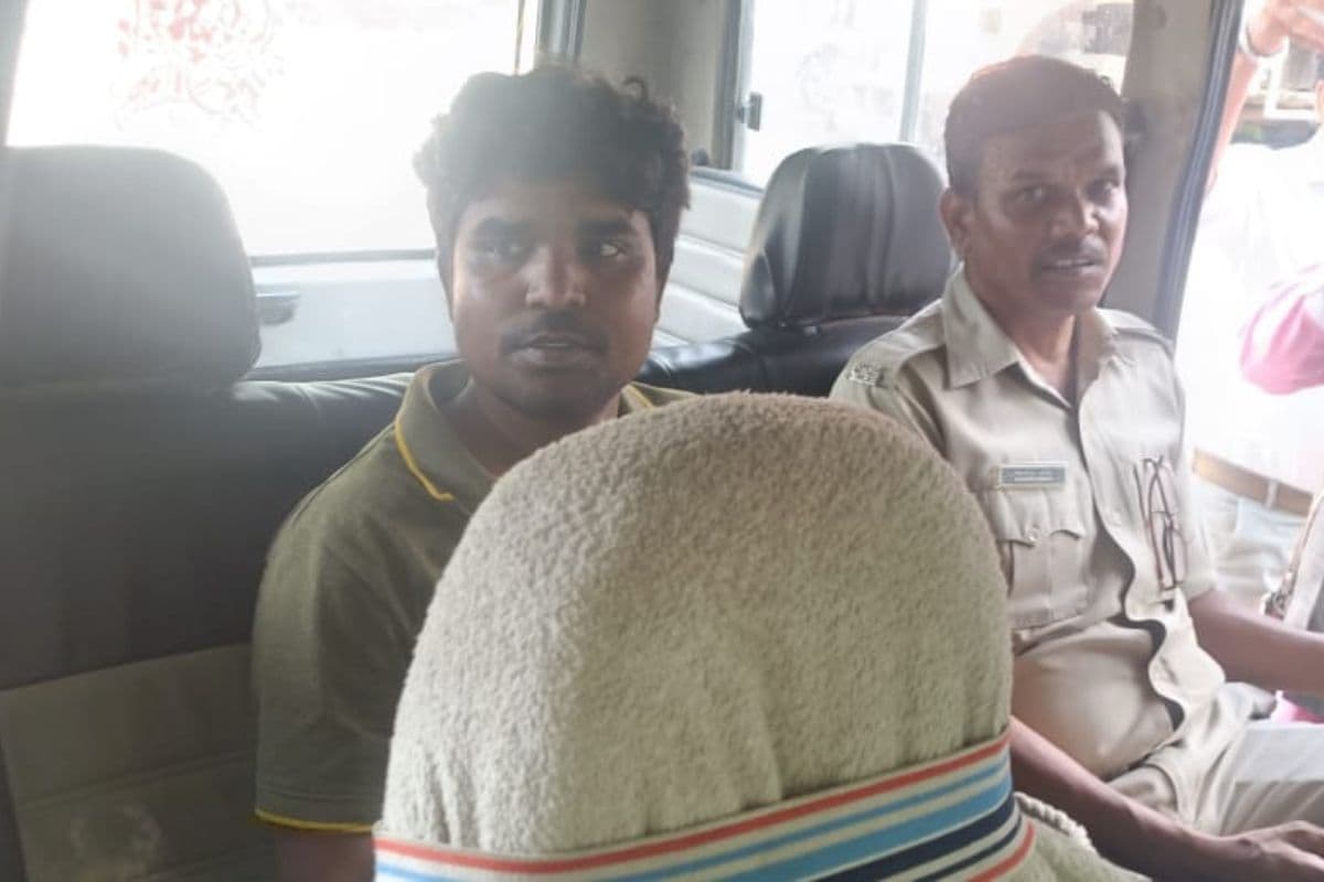 Koderma News: स्वास्थ्य विभाग की छापेमारी, अवैध गर्भपात करानेवाला डॉक्टर गिरफ्तार, ये हॉस्पिटल हुआ सील