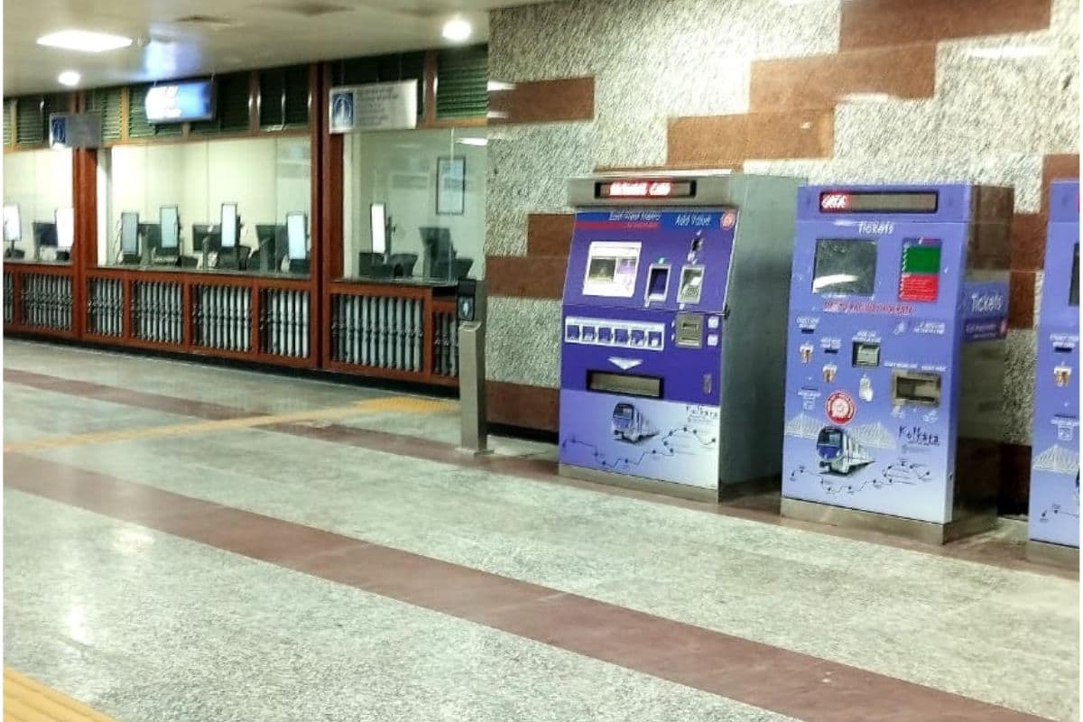 Kolkata Metro : कोलकाता के मेट्रो स्टेशनों में अब नहीं होगा टिकट काउंटर जाने क्यों..