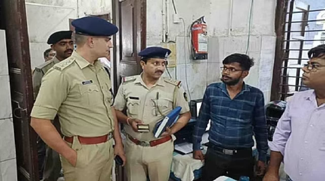 मुजफ्फरपुर कलेक्ट्रेट में बुजुर्ग ने खुद को क्यों लगाई आग? पुलिस को बताई सारी बात