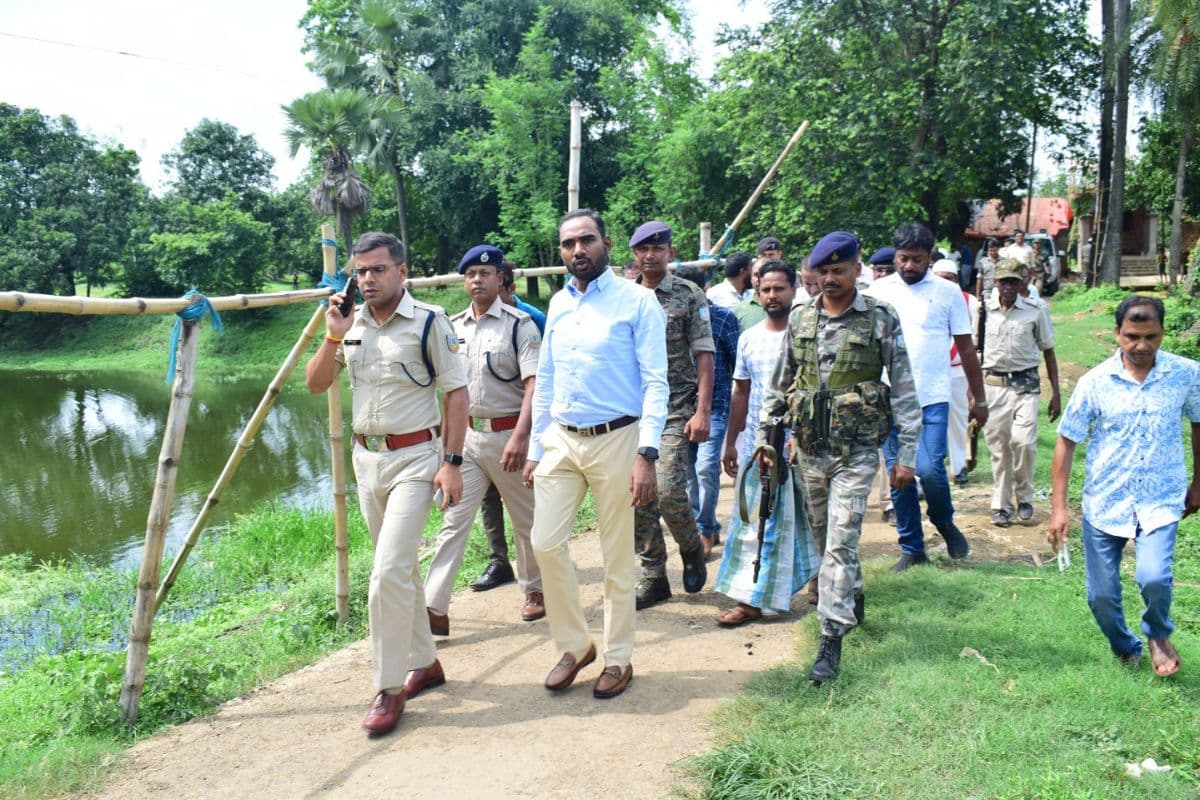 Jharkhand News: पाकुड़ के इलामी-तारानगर गांव का डीसी-एसपी ने लिया जायजा, कहा-दोषियों पर होगी कार्रवाई