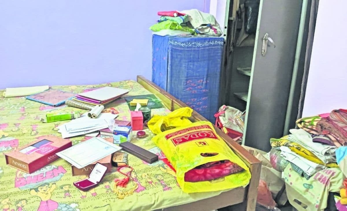 पटना: सोमवारी पूजा करने घर से निकले दंपति, तभी घर में घुसे चोर, महज 7 मिनट में उड़ा ली 11 लाख की संपति, सीसीटीवी में रिकॉर्ड हुई वारदात…