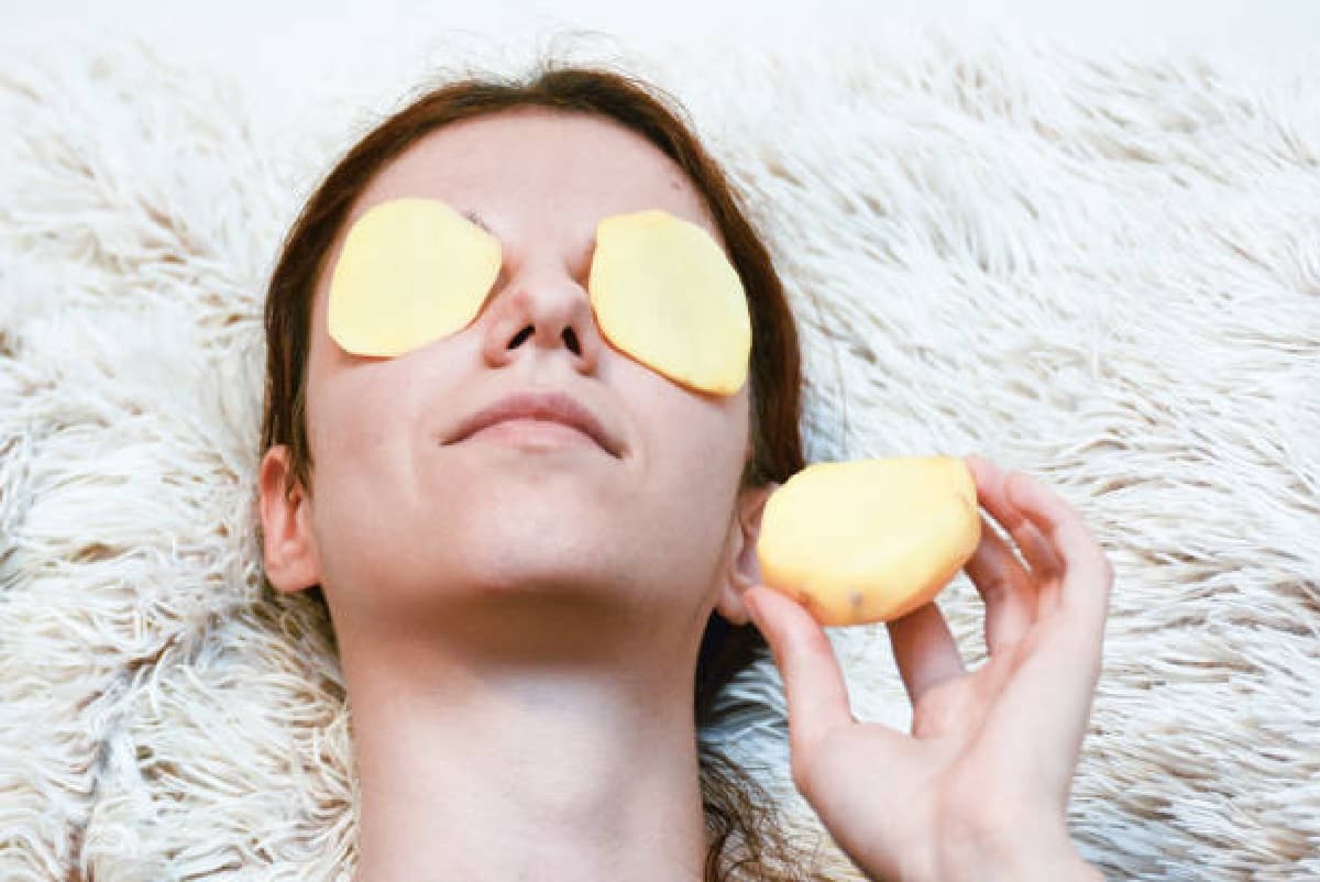 Skin Care Tips: त्वचा के लिए रामबाण से कम नहीं है आलू, ऐसे करें इस्तेमाल