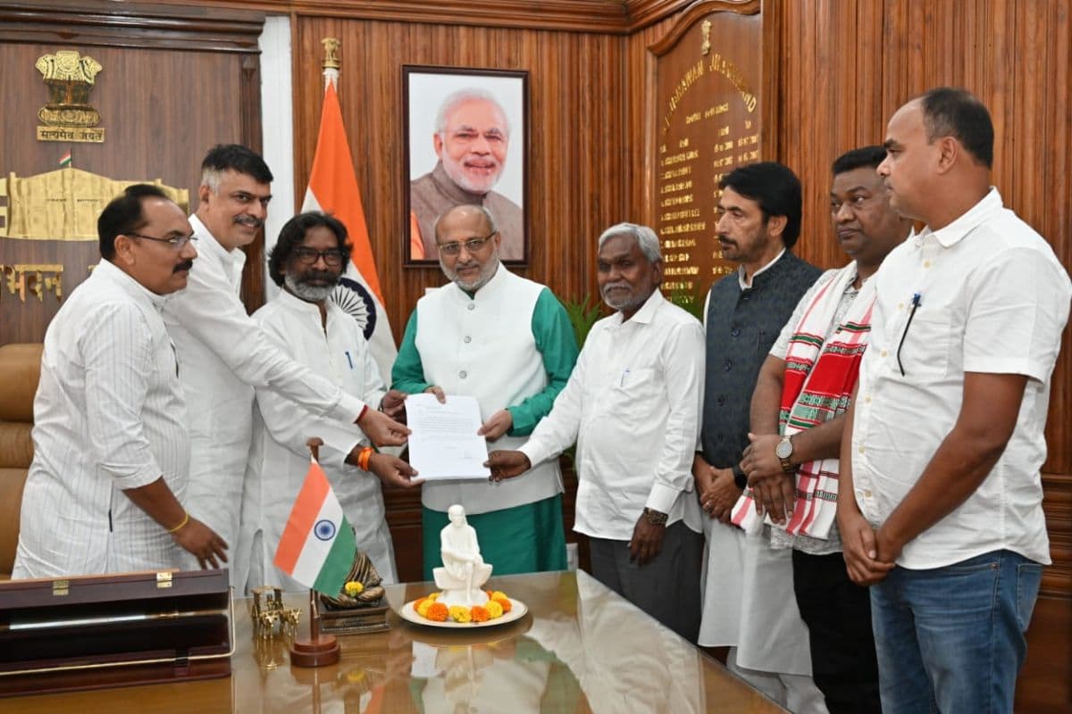 Champai Soren Resignation: चंपाई सोरेन ने राज्यपाल को सौंपा इस्तीफा, हेमंत सोरेन बनेंगे अगले मुख्यमंत्री