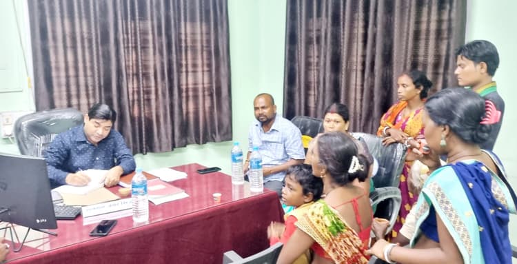 बोड़ाम के ग्रामीणों को चार महीना से नहीं मिला राशन, विधायक से की शिकायत