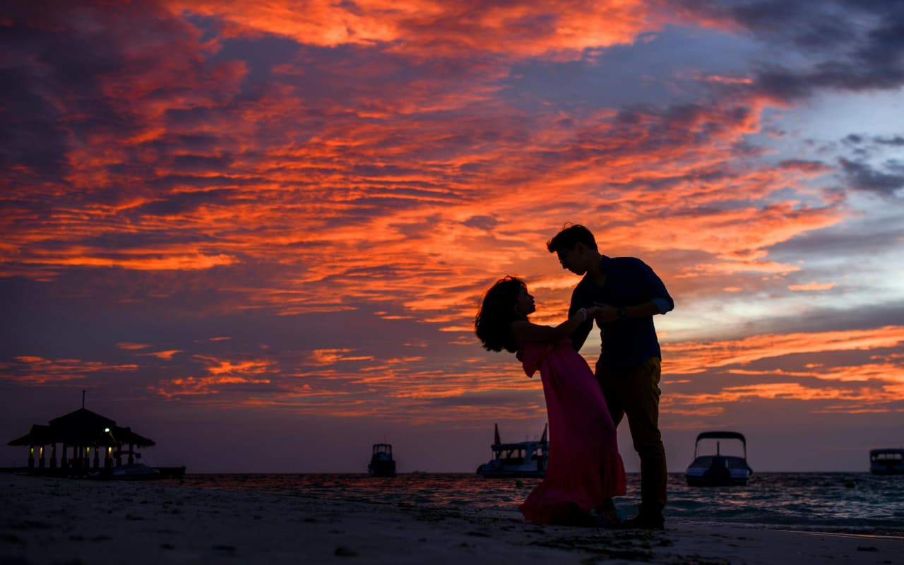 Relationship Tips: नये रिश्ते की कर रहे हैं शुरुआत तो ये हैं कुछ ग्रीन फ्लैग सिग्नल्स