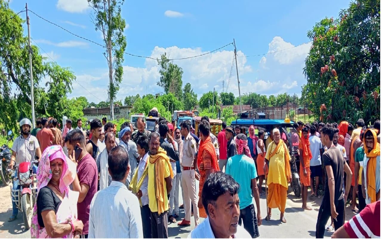 दामाद के साथ रिश्तेदार के घर जा रही थी सास, जमुई में ट्रक ने कुचला, मौके पर ही मौत