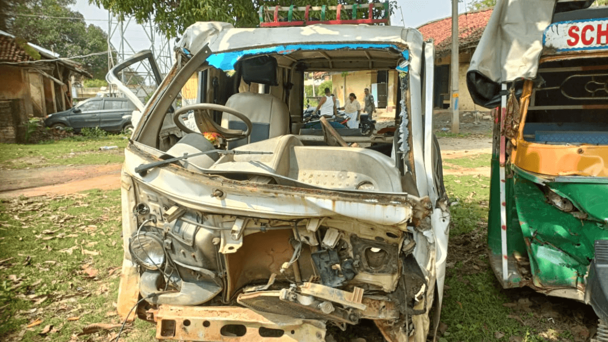 Giridih Road Accident : बच्चों से भरी टाटा मैजिक दुर्घटनाग्रस्त, एक दर्जन बच्चे घायल, धनबाद रेफर