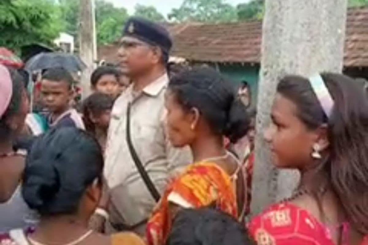 Jharkhand: साहिबगंज में शादीशुदा प्रेमी युगल को ग्रामीणों ने जमकर पीटा, युवक की हालत गंभीर