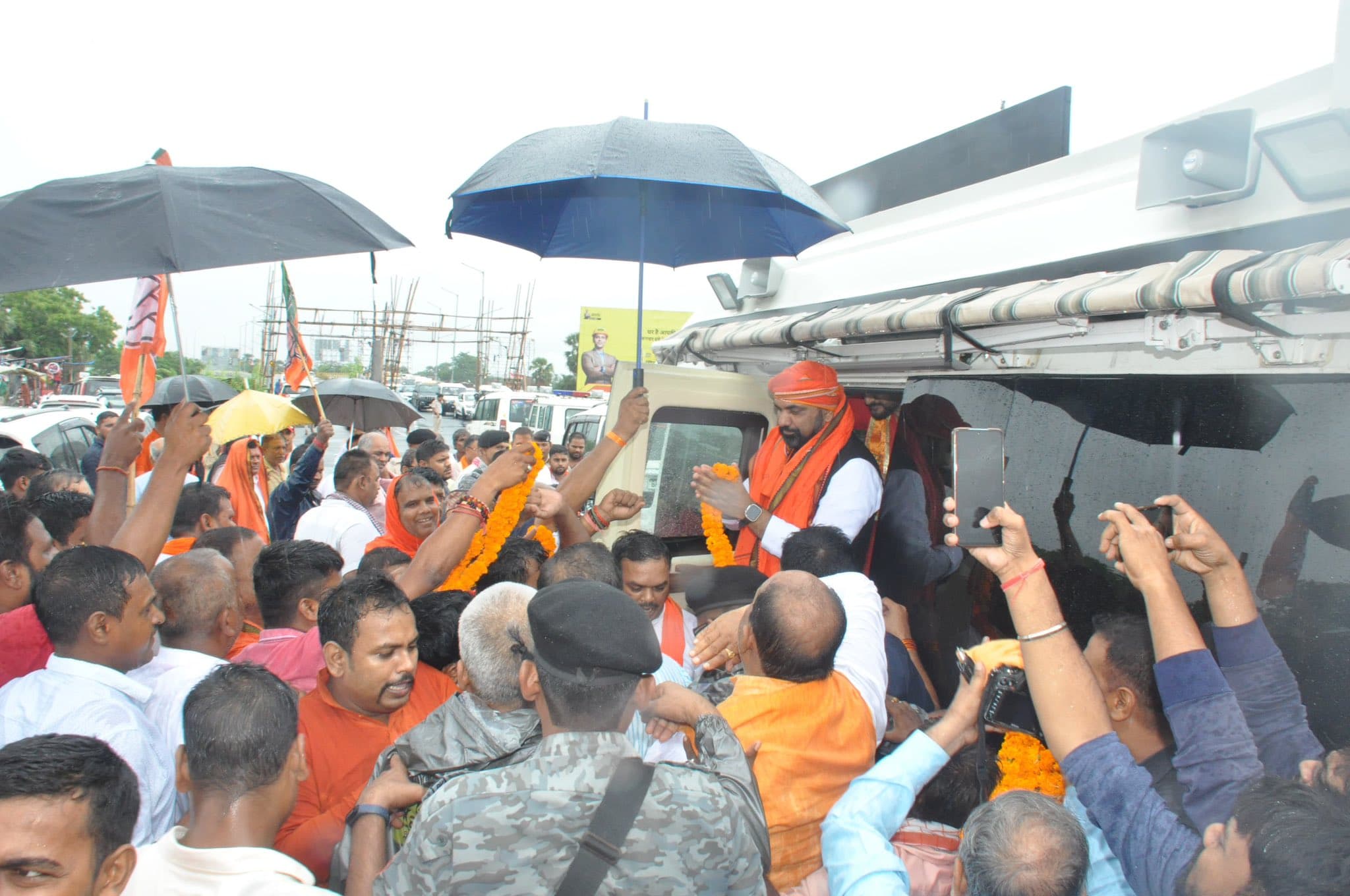 डिप्टी सीएम सम्राट चौधरी काफिले के साथ अयोध्या रवाना, 22 महीने बाद उतारेंगे मुरैठा