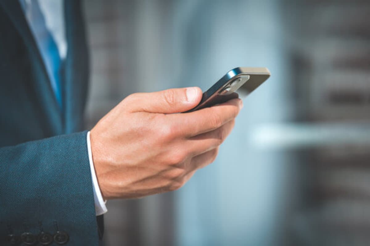 Mobile phone diseases : क्या मोबाइल फोन का अत्यधिक उपयोग बीमारियों और स्वास्थ्य समस्याओं का खतरा बढ़ा सकता है?