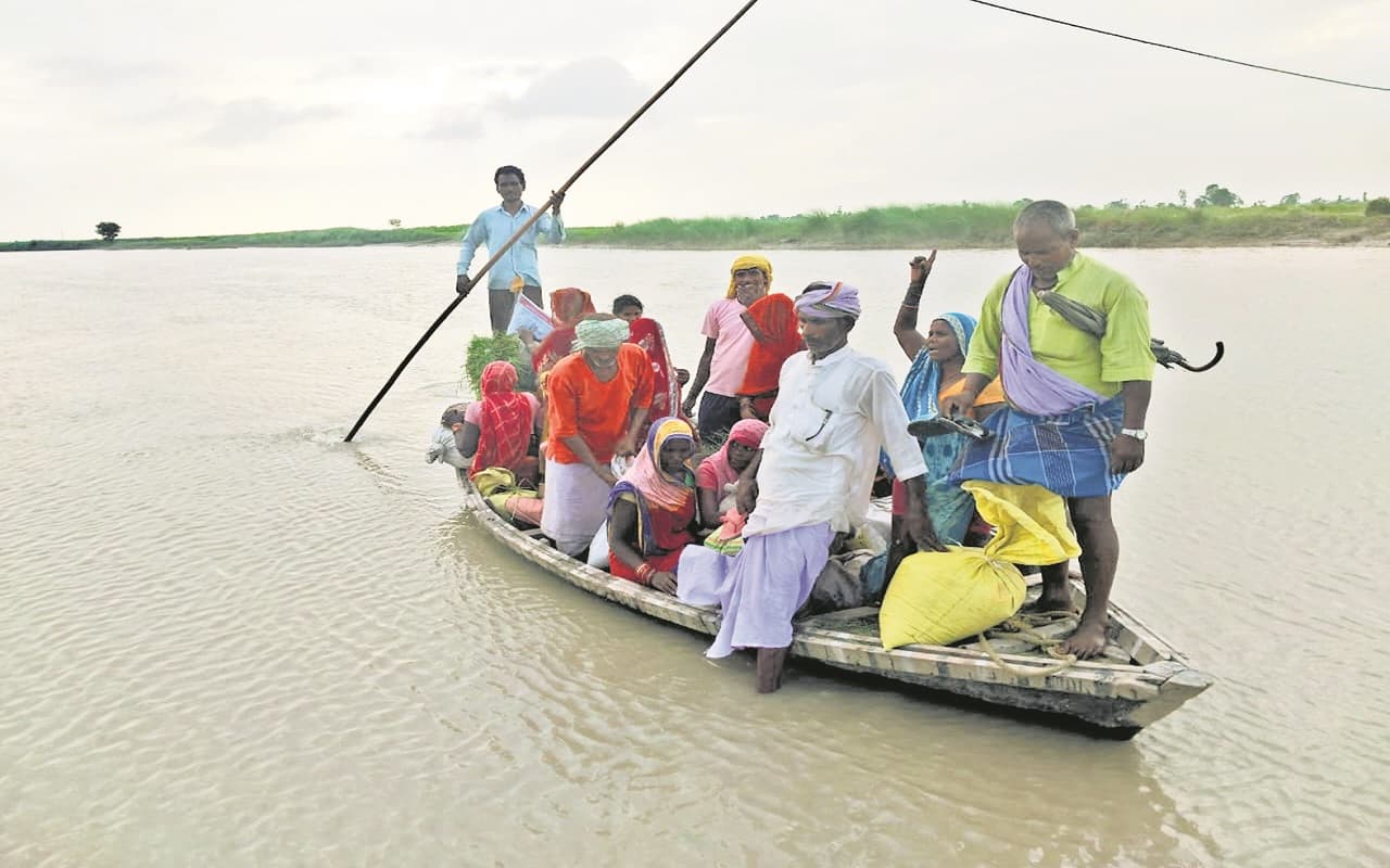 Bihar Flood News: नदियों में बढ़-घट रहा पानी, तटबंध को लेकर अलर्ट मोड पर प्रशासन