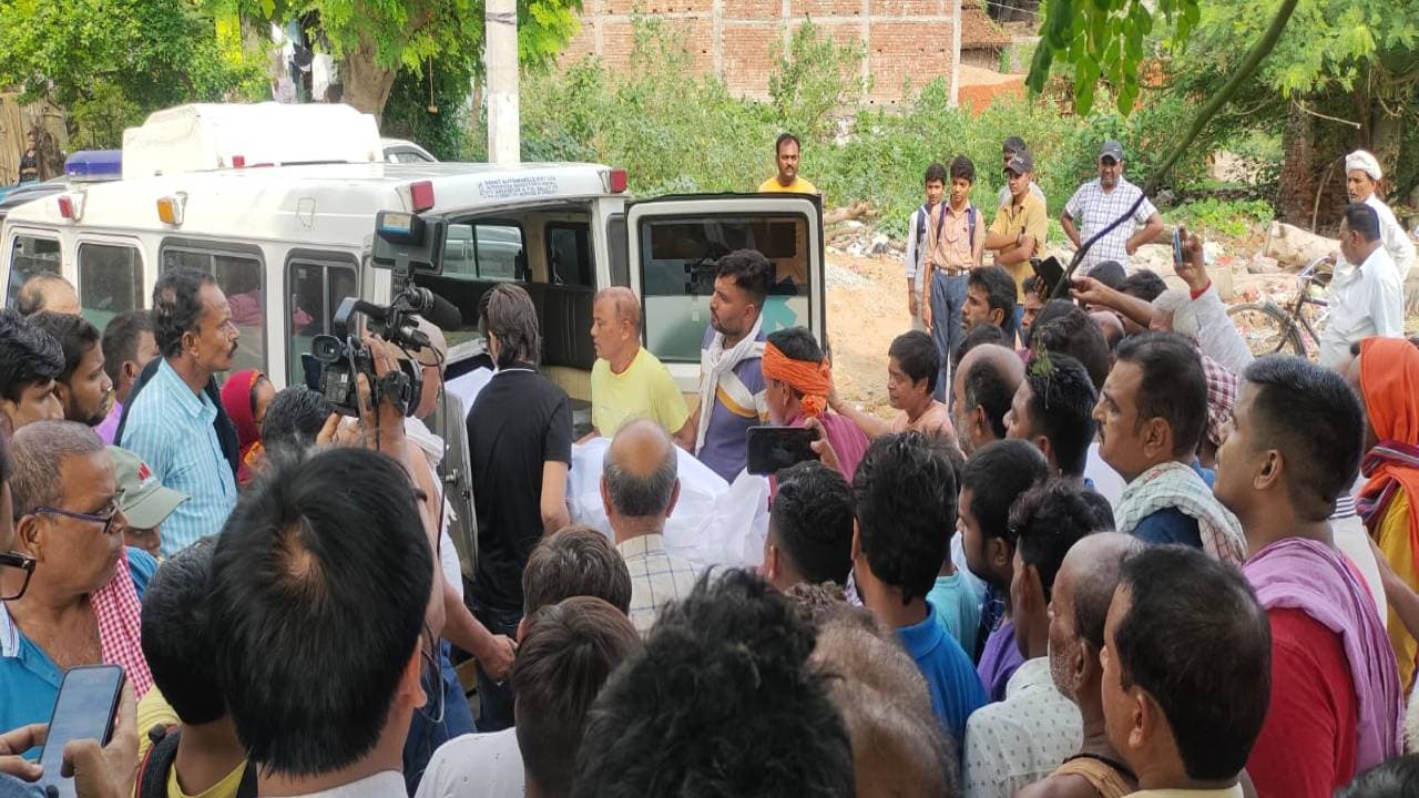 दिल्ली कोचिंग हादसा: दिल्ली से तान्या का शव लेकर औरंगाबाद पहुंचे पिता, कहा- सब कुछ खत्म हो गया