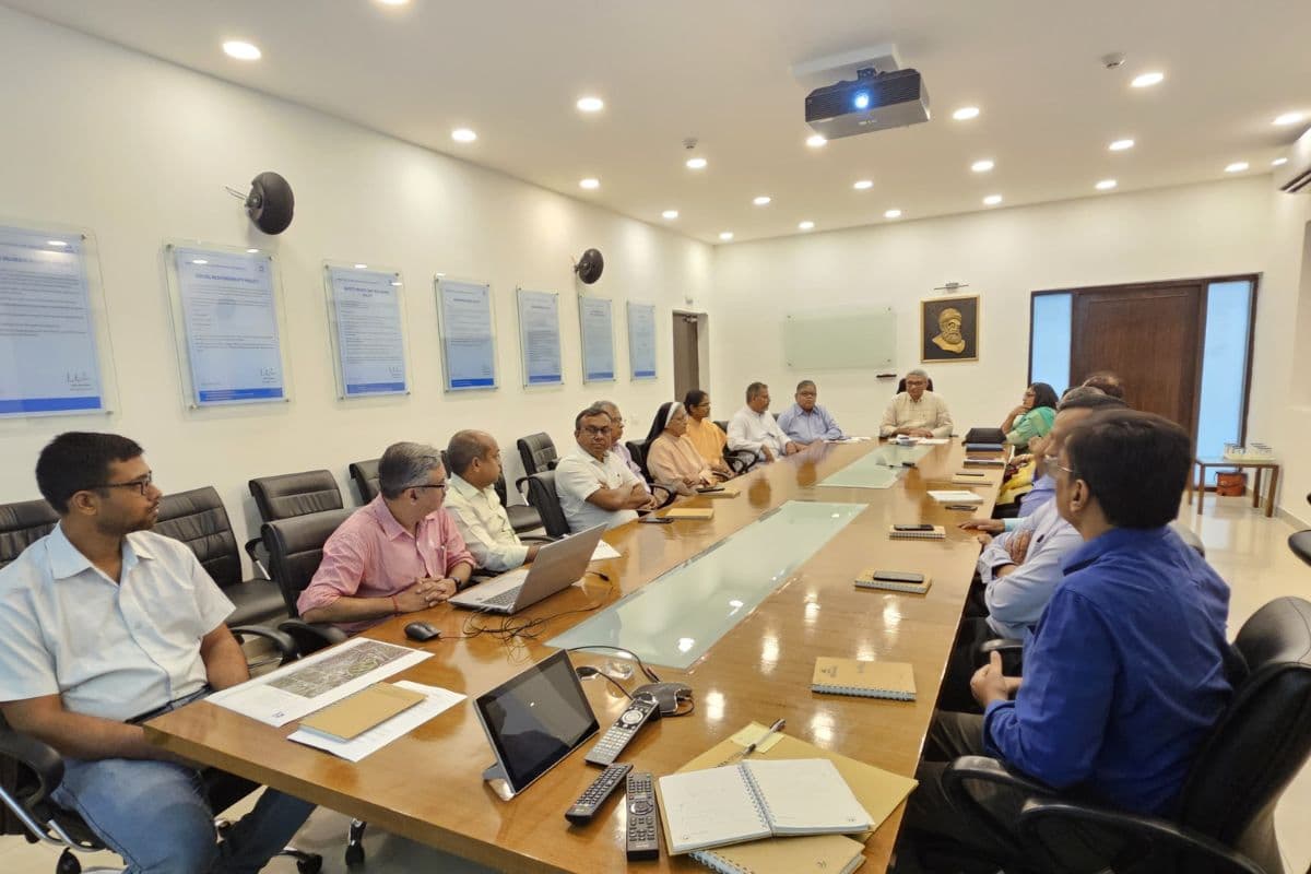 Jamshedpur News: ट्रैफिक जाम में नहीं फंसें स्कूल के बच्चे, टाटा स्टील और टाटा स्टील यूआइएसएल के एमडी ने किया मंथन