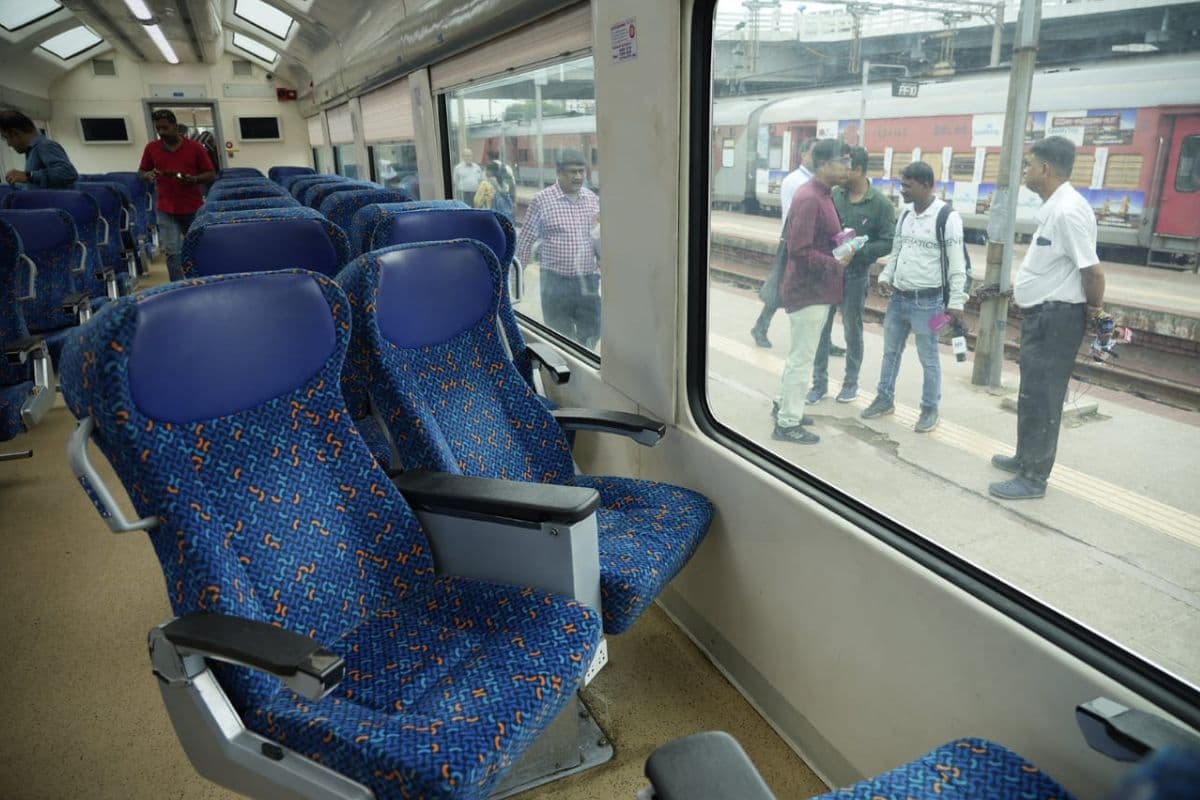 Good News : अब न्यू जलपाईगुड़ी शताब्दी एक्सप्रेस के विस्टाडोम कोच में बैठे-बैठे ही लें सकते हैं खूबसूरत वादियों का लुत्फ