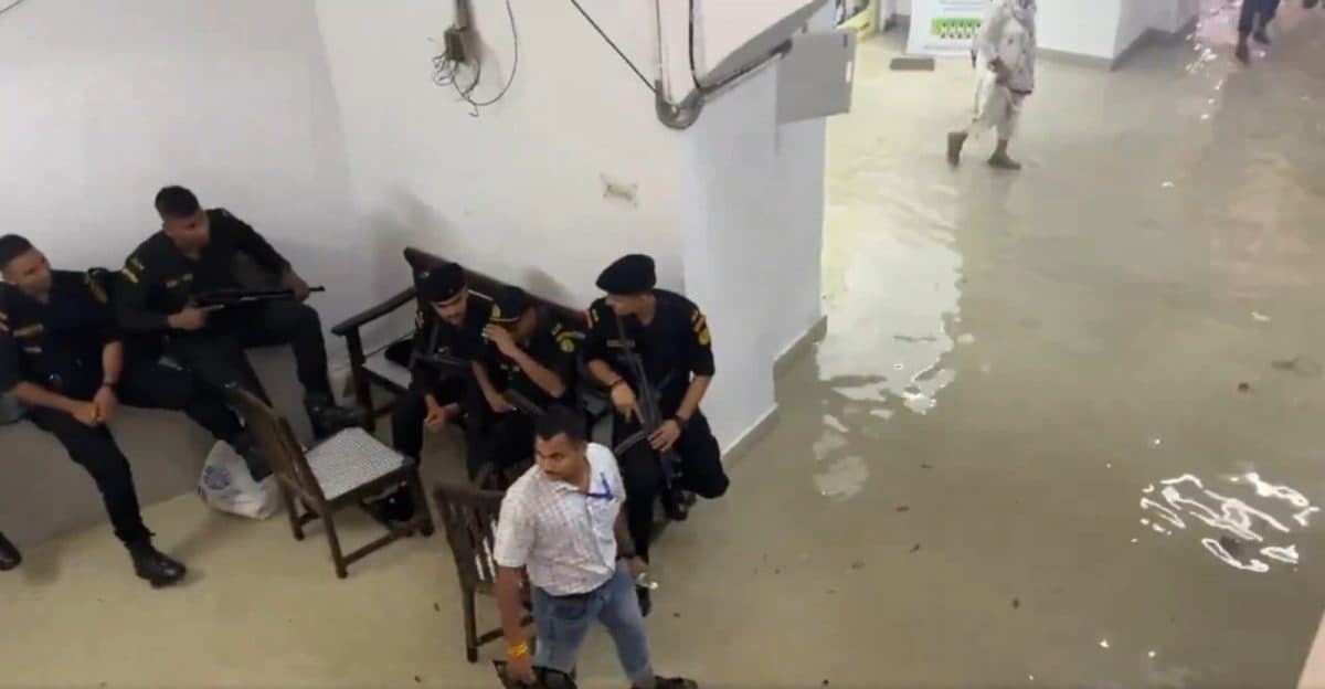 UP Weather: राजधानी लखनऊ सहित यूपी में झमाझम बारिश, विधान भवन, नगर निगम और वक्फ बोर्ड में जल भराव