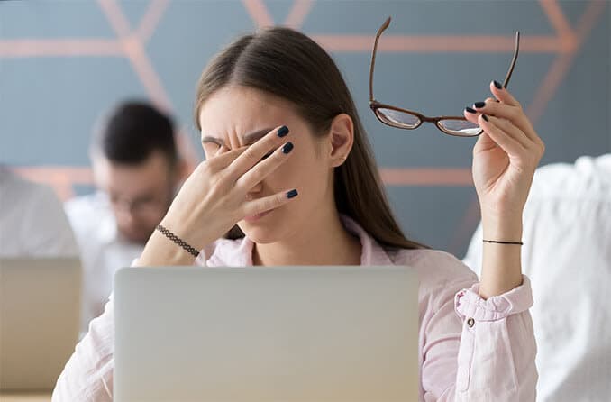 Digital Eye Strain: डिजिटल आई स्ट्रेन से बचने के लिए जरूरी टिप्स