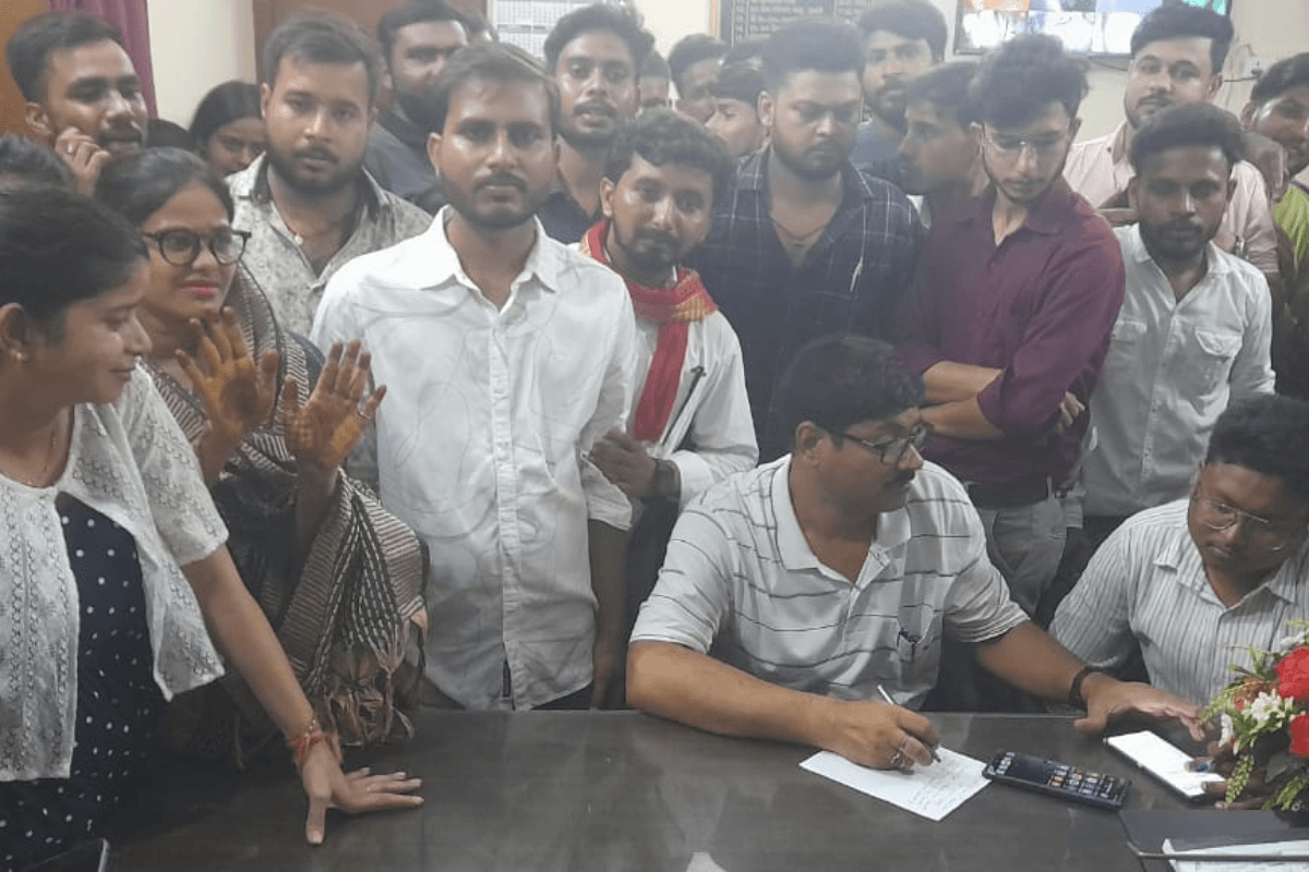 पलामू : शादी की रस्में छोड़ छात्रा पहुंची परीक्षा देने,  एग्जाम सेंटर में मिला झटका, 700 विद्यार्थियों का लटका भविष्य