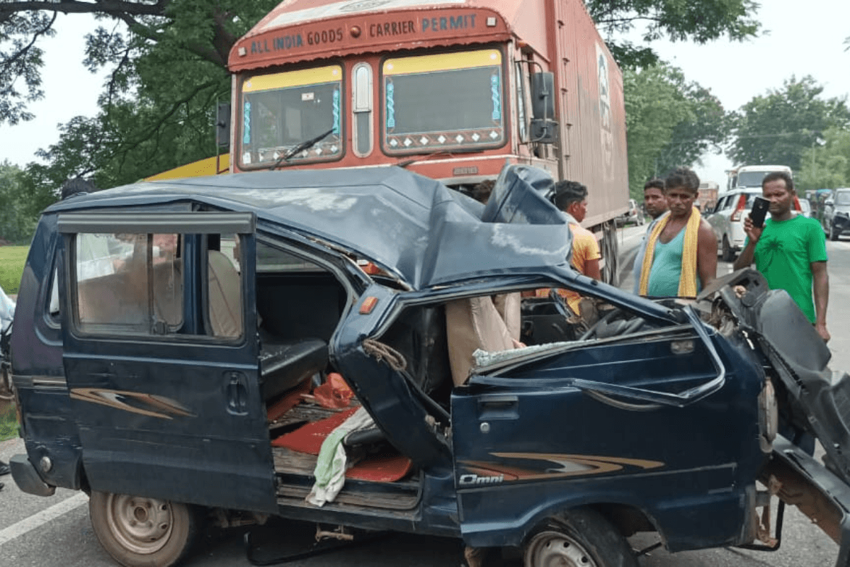 Road Accident in Khunti: कन्टेनर ने स्कूल वैन को मारी टककर, सात बच्चे घायल, दो रिम्स रेफर