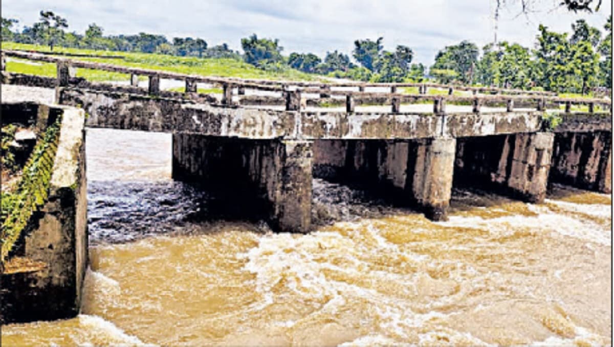 Bridge Collapsed: बिहार में बूंद नदी पर बना पुल का एक पाया धंसा, ठाकुरगंज प्रखंड से आवाजाही बंद