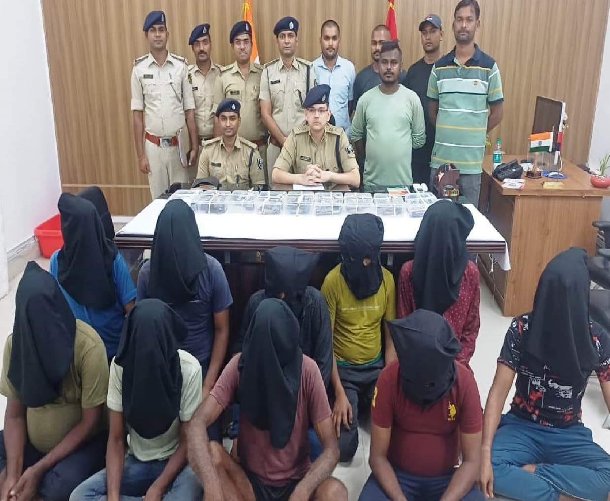 Bihar Crime News: मुंगेर में छह मिनीगन फैक्टरी का उद्भेदन, दंपती पहुंचाते थे हथियार