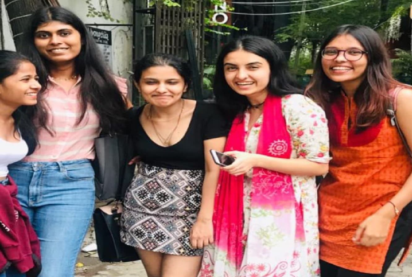 फ्रेंडशिप डे आज: कुछ दोस्त ऐसे, जो दोस्ती की हैं मिसाल, स्कूल-कॉलेज से अब तक निभा रहीं साथ...