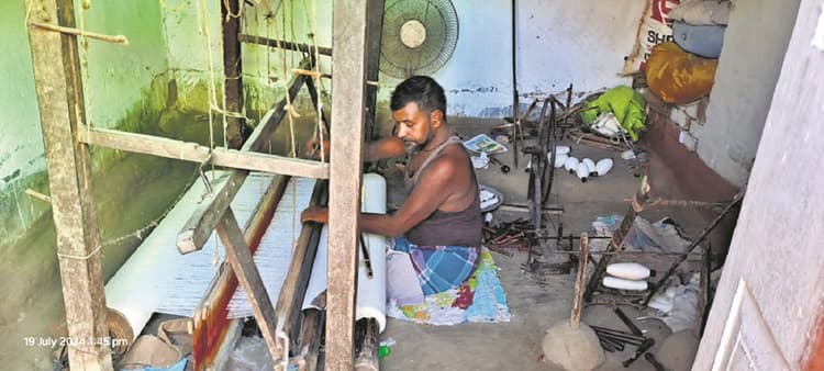 Banka News : पूंजी के अभाव में ठंडा पड़ा सिल्क साड़ी का कारोबार, पलायन को विवश हैं कारीगर