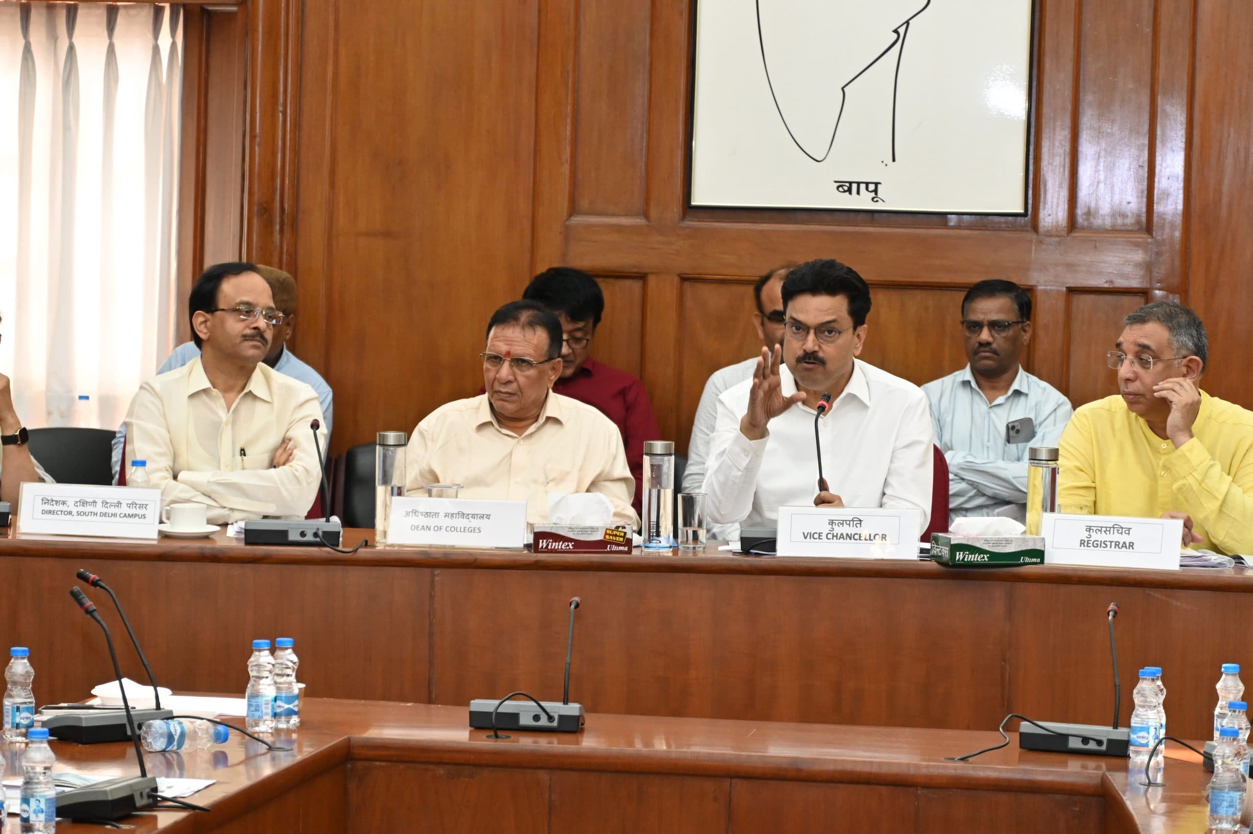 Delhi University: दिल्ली सरकार से संबद्ध 12 कॉलेजों को आर्थिक मदद मुहैया कराने का प्रस्ताव कराने की मांग