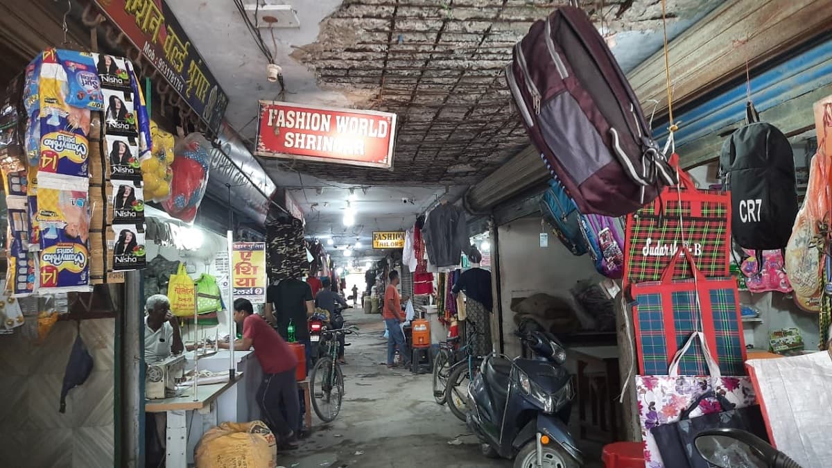 Purnia news : बहुमंजिला बाजार की जर्जर हालत देख दुकानदारों को दिया खाली करने का आदेश, मचा हड़कंप