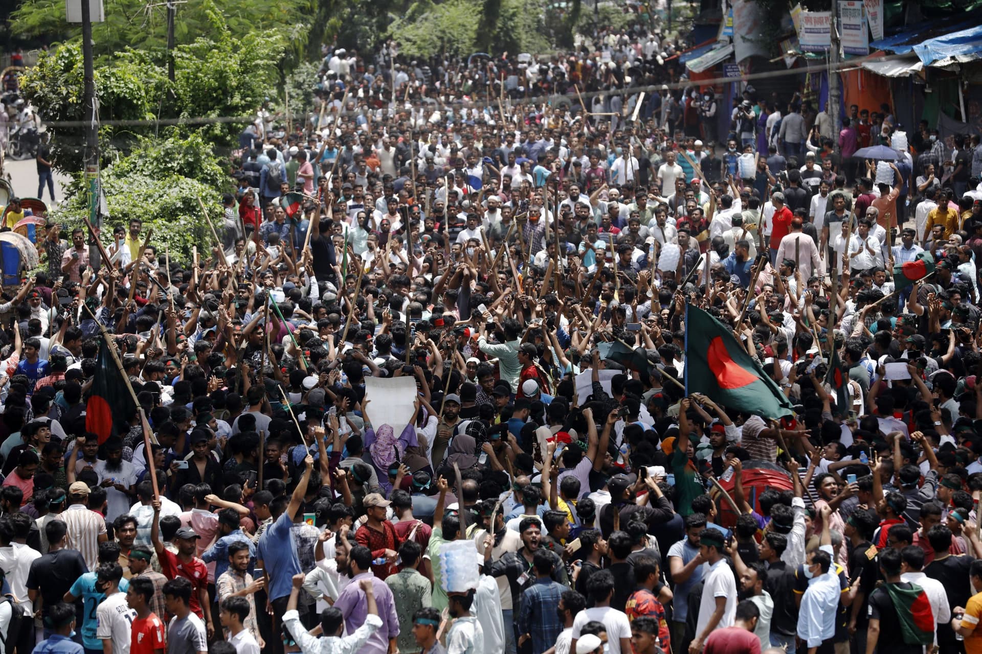बांग्लादेश में हिंसा के बाद भारतीय सीमा पर हाई अलर्ट, BSF ने बढ़ाई सुरक्षा, चौबीसों घंटे निगरानी का निर्देश