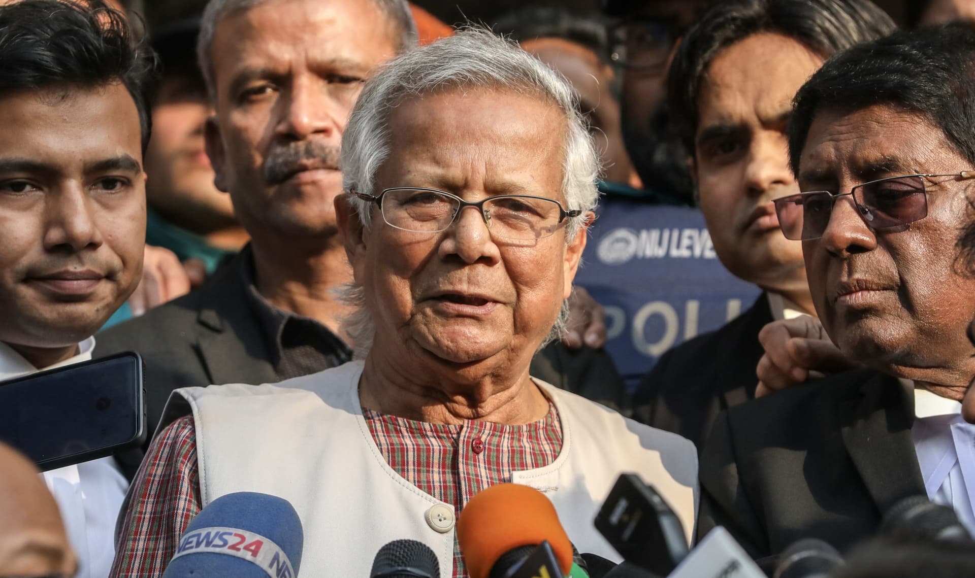 Bangladesh Updates: बांग्लादेश में हिंदुओं का जीना हुआ और भी मुश्किल, अब जबरन छीनी जा रही हैं नौकरियां