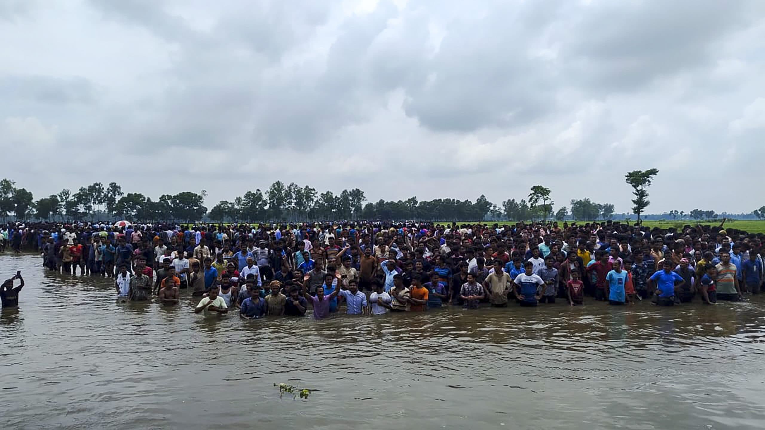 Bangladesh Violence: भारत बांग्लादेश सीमा पर जमा हुए हजारों हिन्दू, जानें जीरो प्वाइंट पर क्यों लगी है भीड़