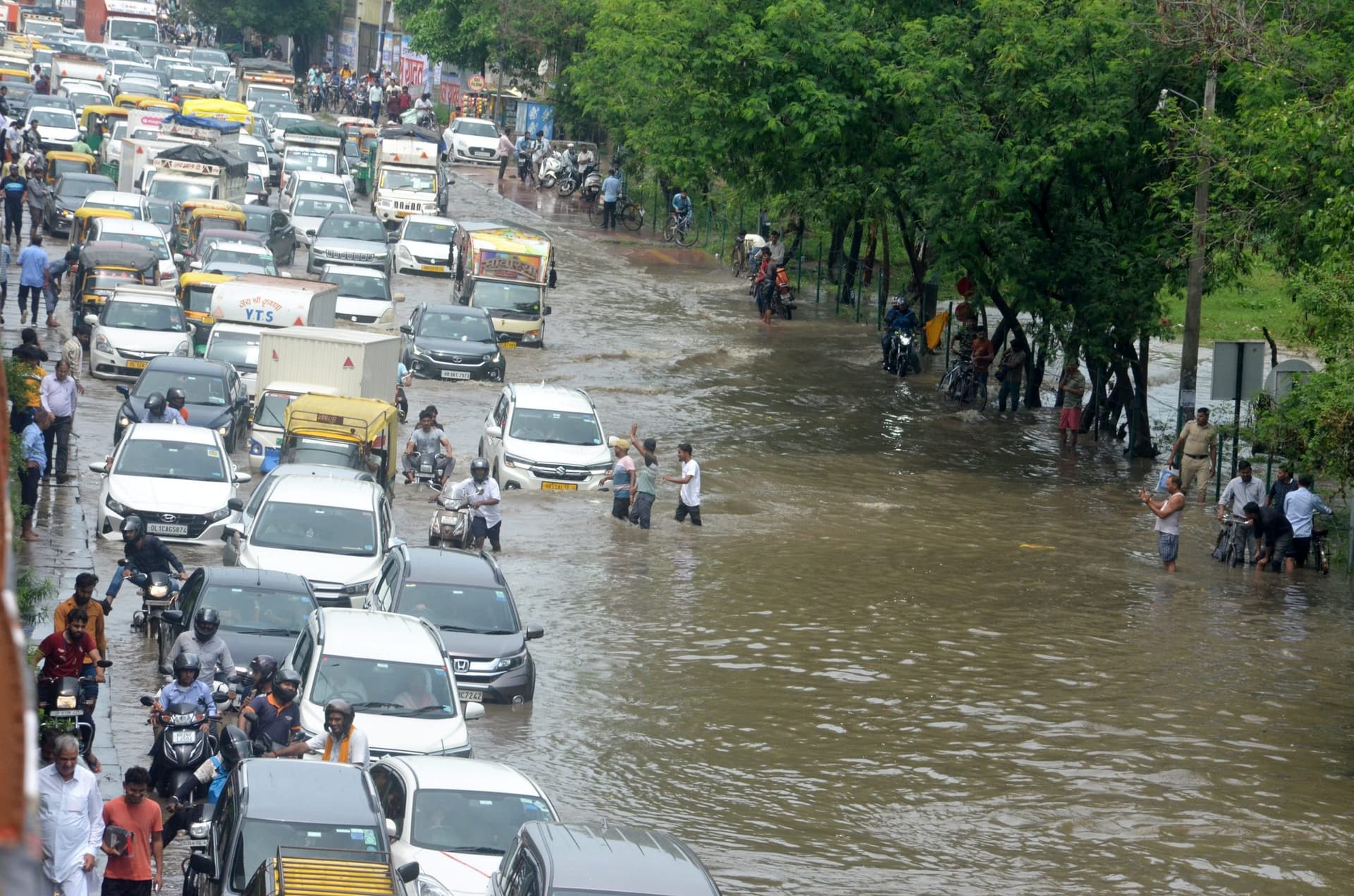 Heavy Rains: हरियाणा में 10 दिनों तक गरज के साथ बारिश का अलर्ट, आंधी की भी चेतावनी, जानें 15 अगस्त को कैसा रहेगा मौसम