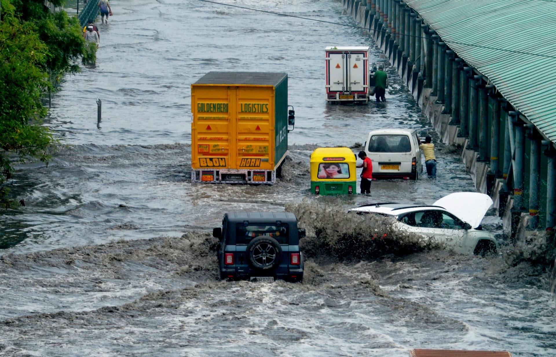 Kal ka Mausam: दिल्ली-NCR में मौसम का यू-टर्न, उमस भरी गर्मी के बाद झमाझम बारिश, जानिए कल का वेदर