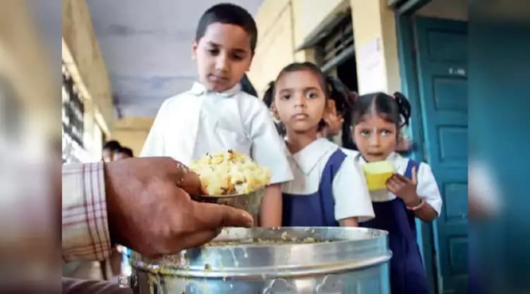 बिहार में मिड डे मिल घोटाला करनेवाले 42 हेडमास्टर नपे, तीन माह में चुकाने होंगे 16 लाख