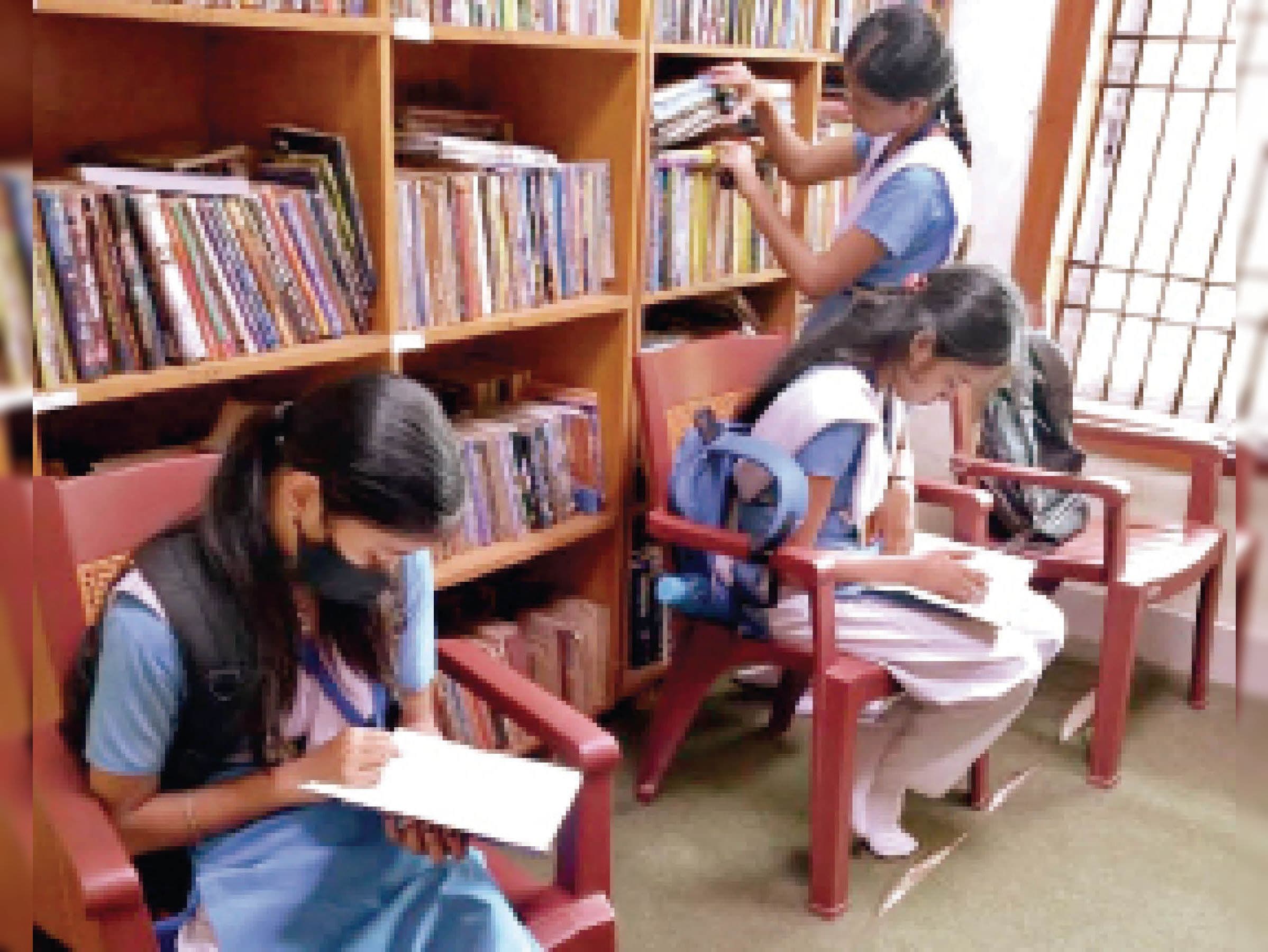 बिहार के स्कूलों में फीस भारी भरकम, सुविधा के नाम पर लाइब्रेरी विथ बुक तक नहीं